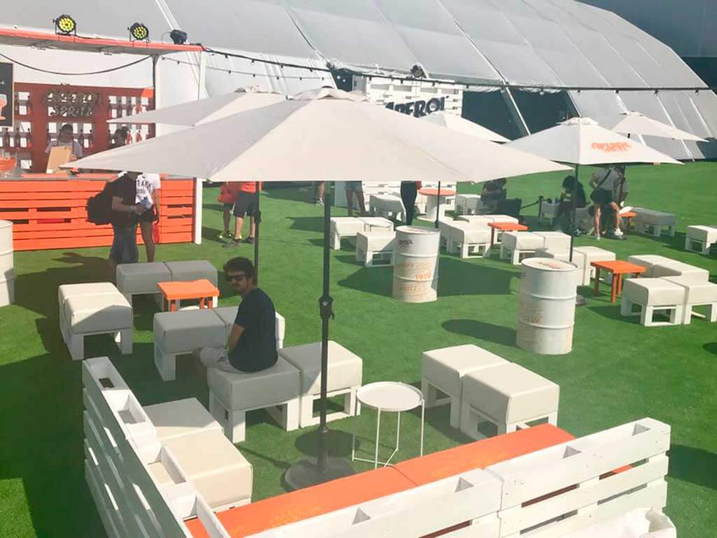 stand aperol mobiliario de palets