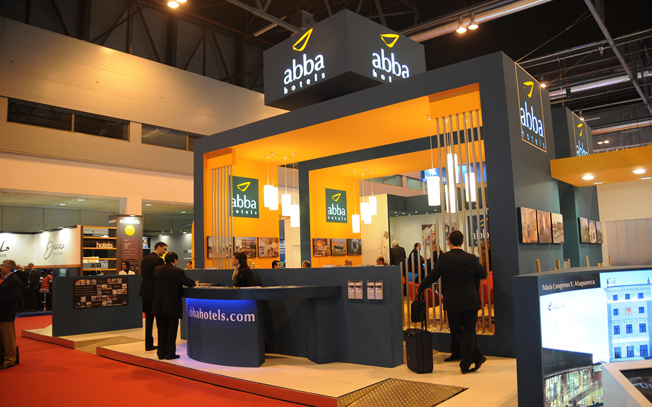 Stand de Abba Hoteles recepción lateral monitor Stand de Abba Hoteles recepción lateral monitor